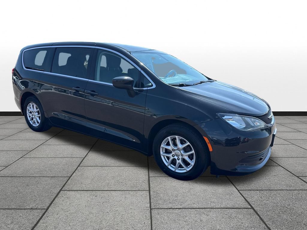 Used 2017 Chrysler Pacifica Touring FWD image 7