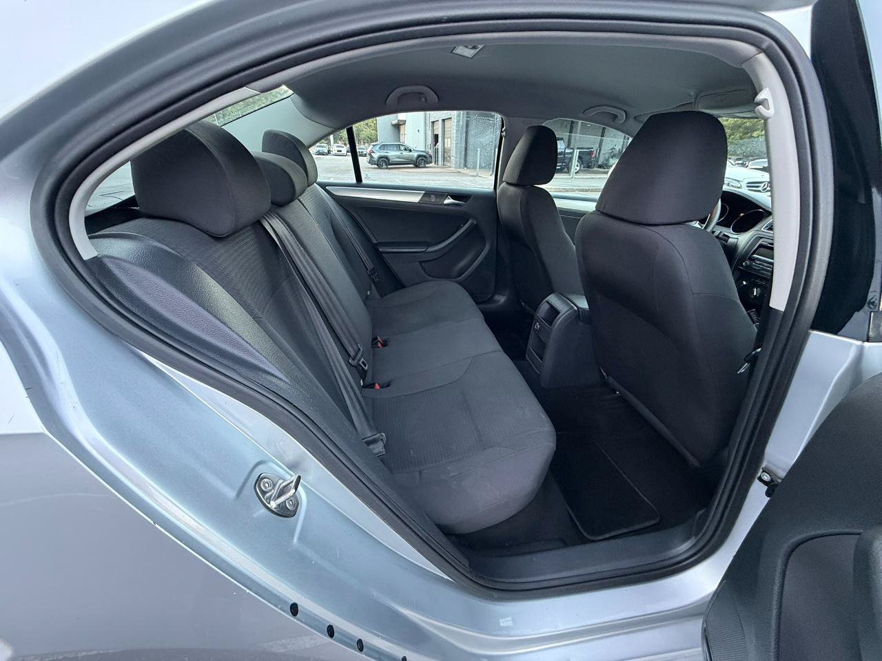 Used 2015 Volkswagen Jetta SE FWD image 13
