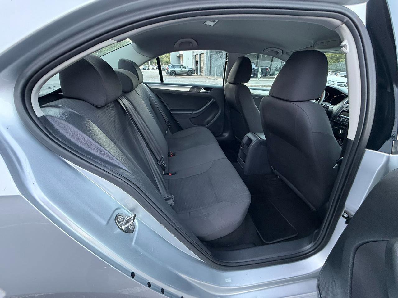 Used 2015 Volkswagen Jetta SE FWD image 13