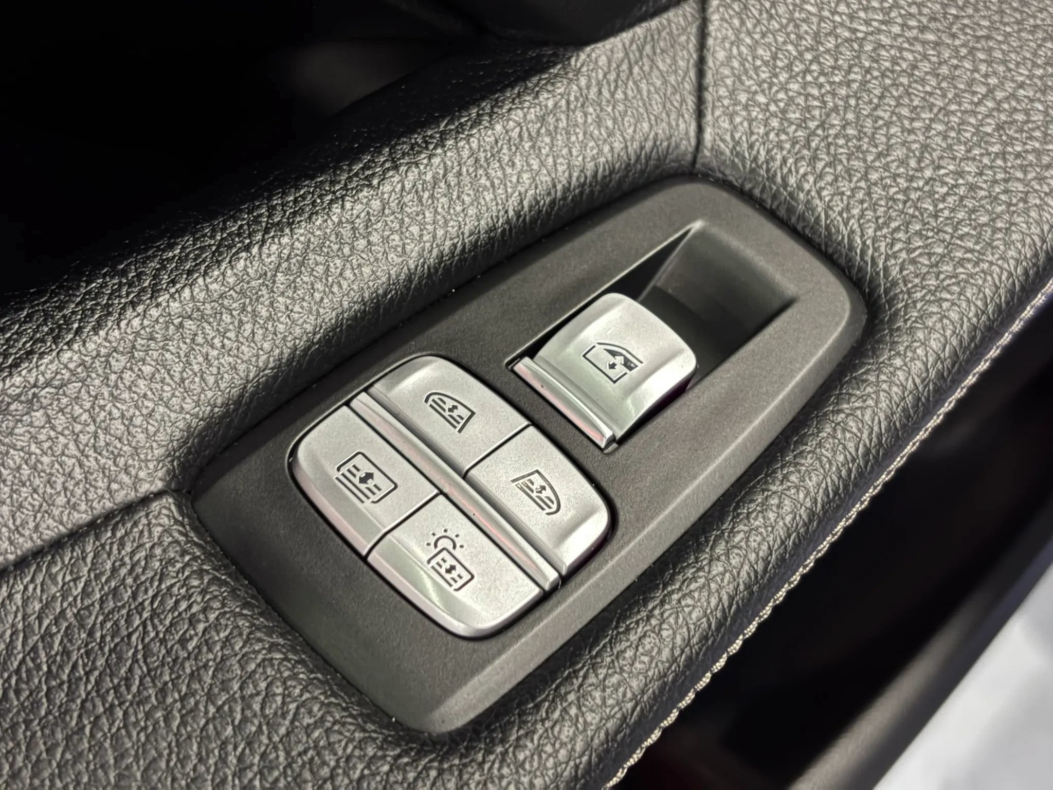 Used 2017 BMW 740e xDrive AWD/4WD image 51