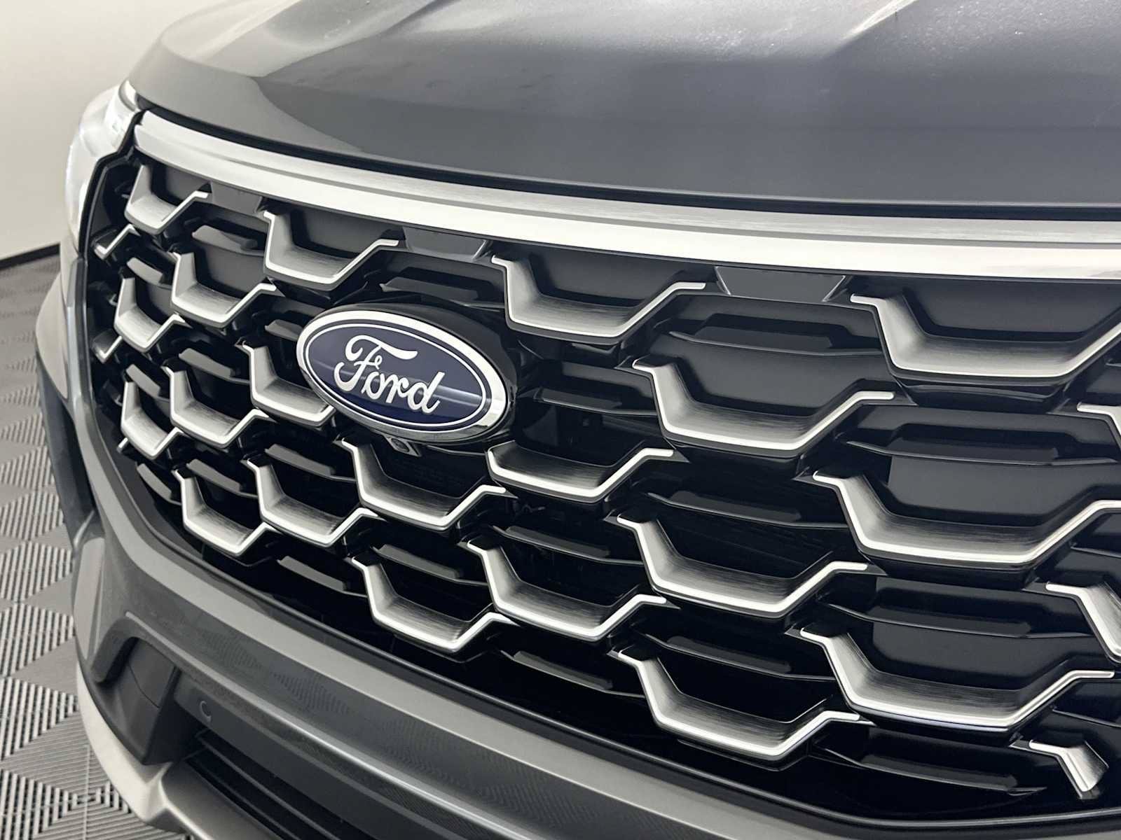 New 2026 Ford Explorer Platinum w/ LUX Leather Package AWD/4WD image 13