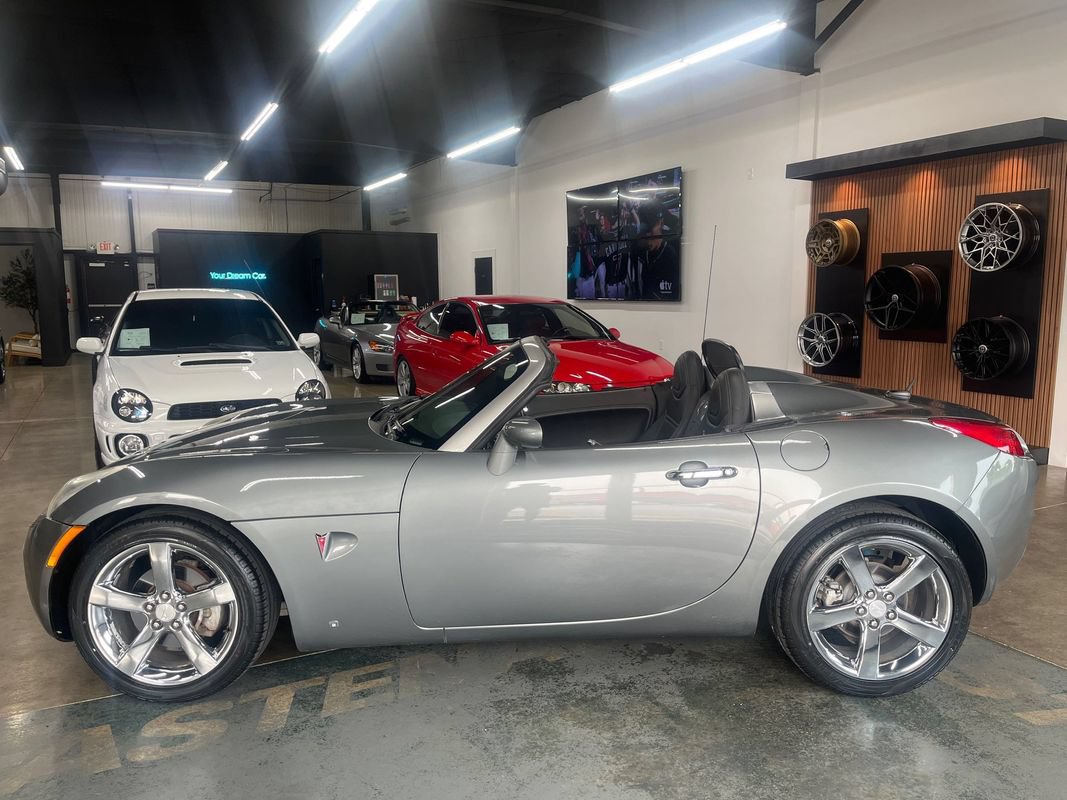 Used 2007 Pontiac Solstice Convertible w/ Premium Package RWD image 5