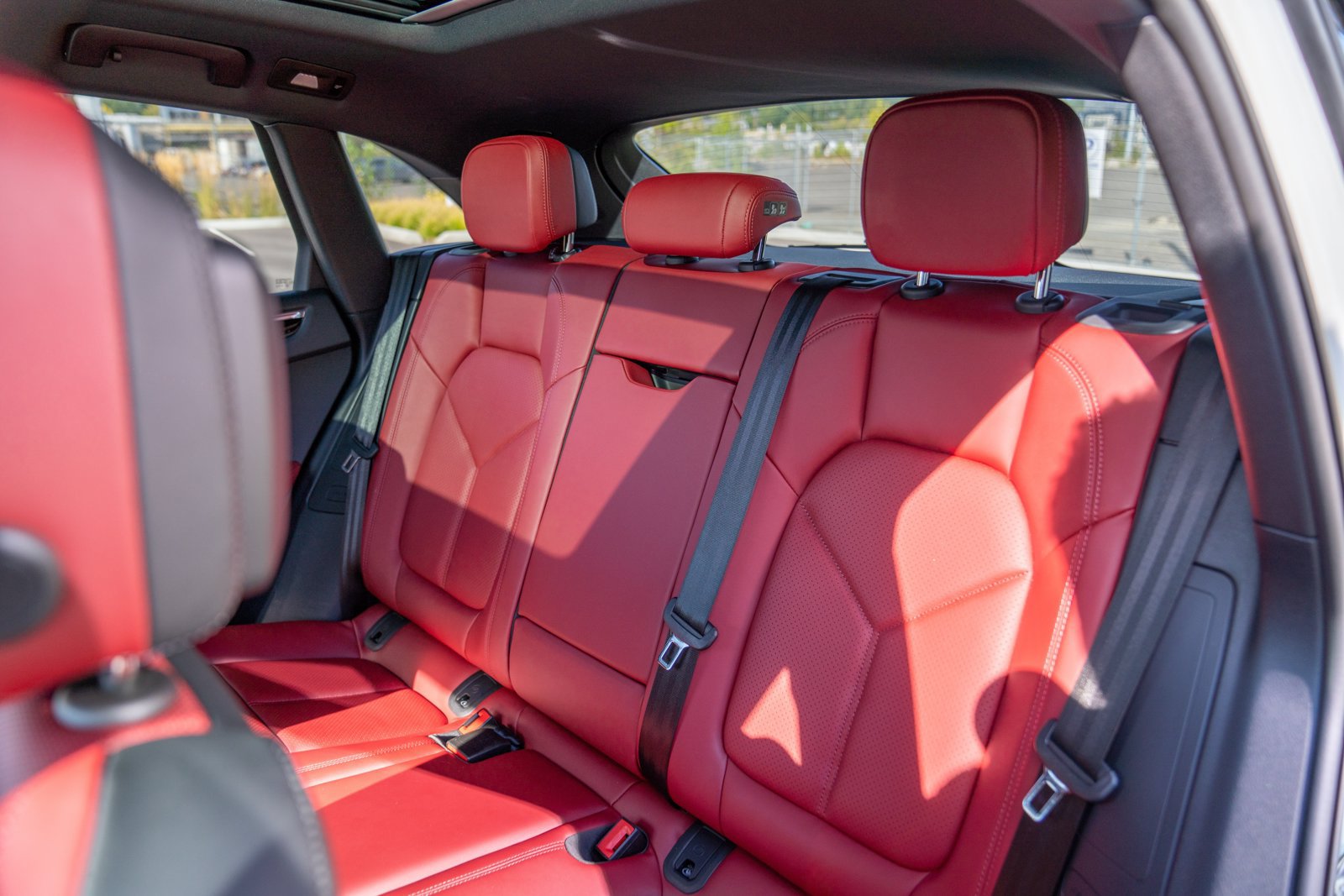 Certified 2026 Porsche Macan AWD/4WD image 24