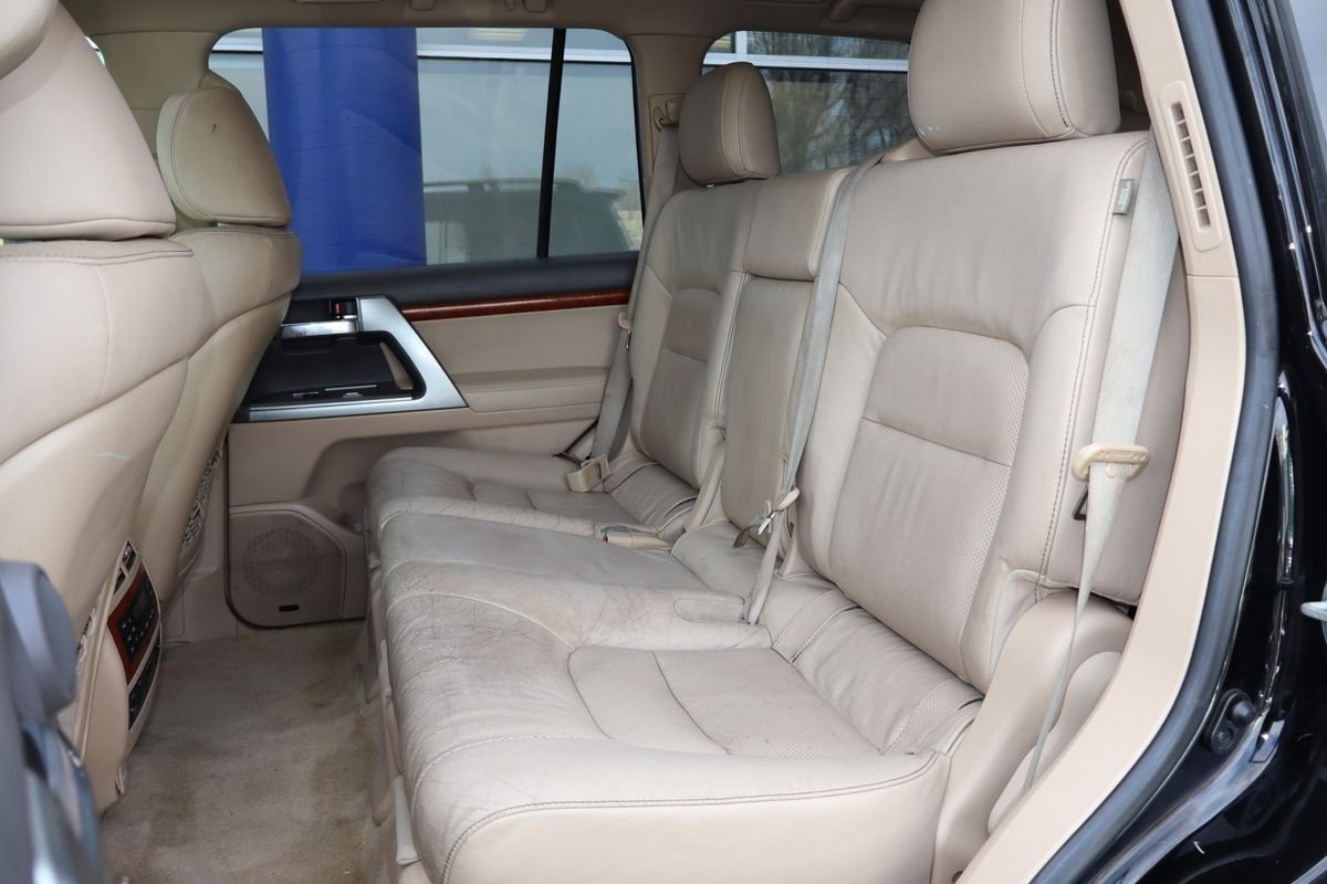 Used 2013 Toyota Land Cruiser image 9