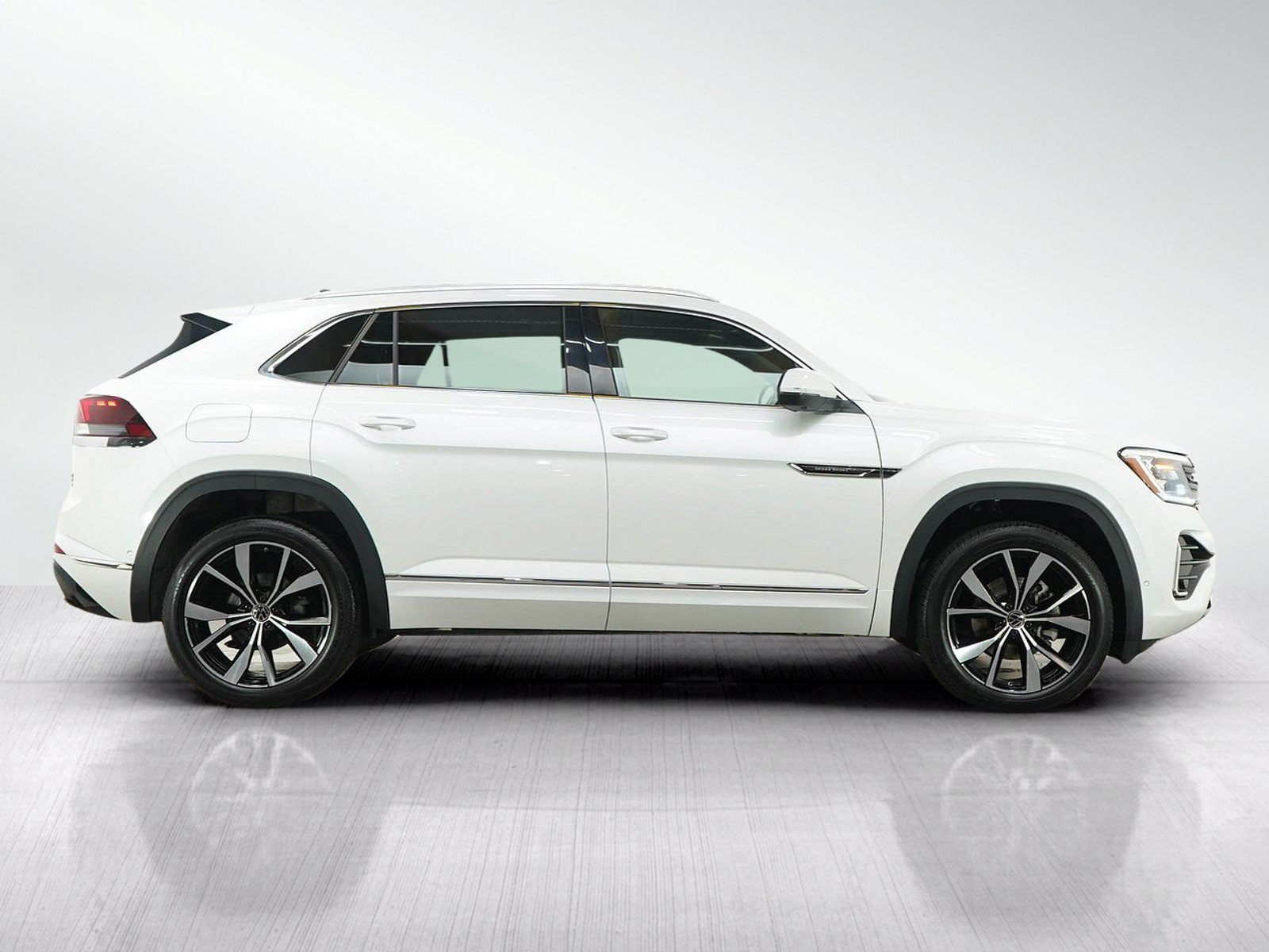 Used 2025 Volkswagen Atlas Cross Sport SEL Premium R-Line AWD/4WD image 6