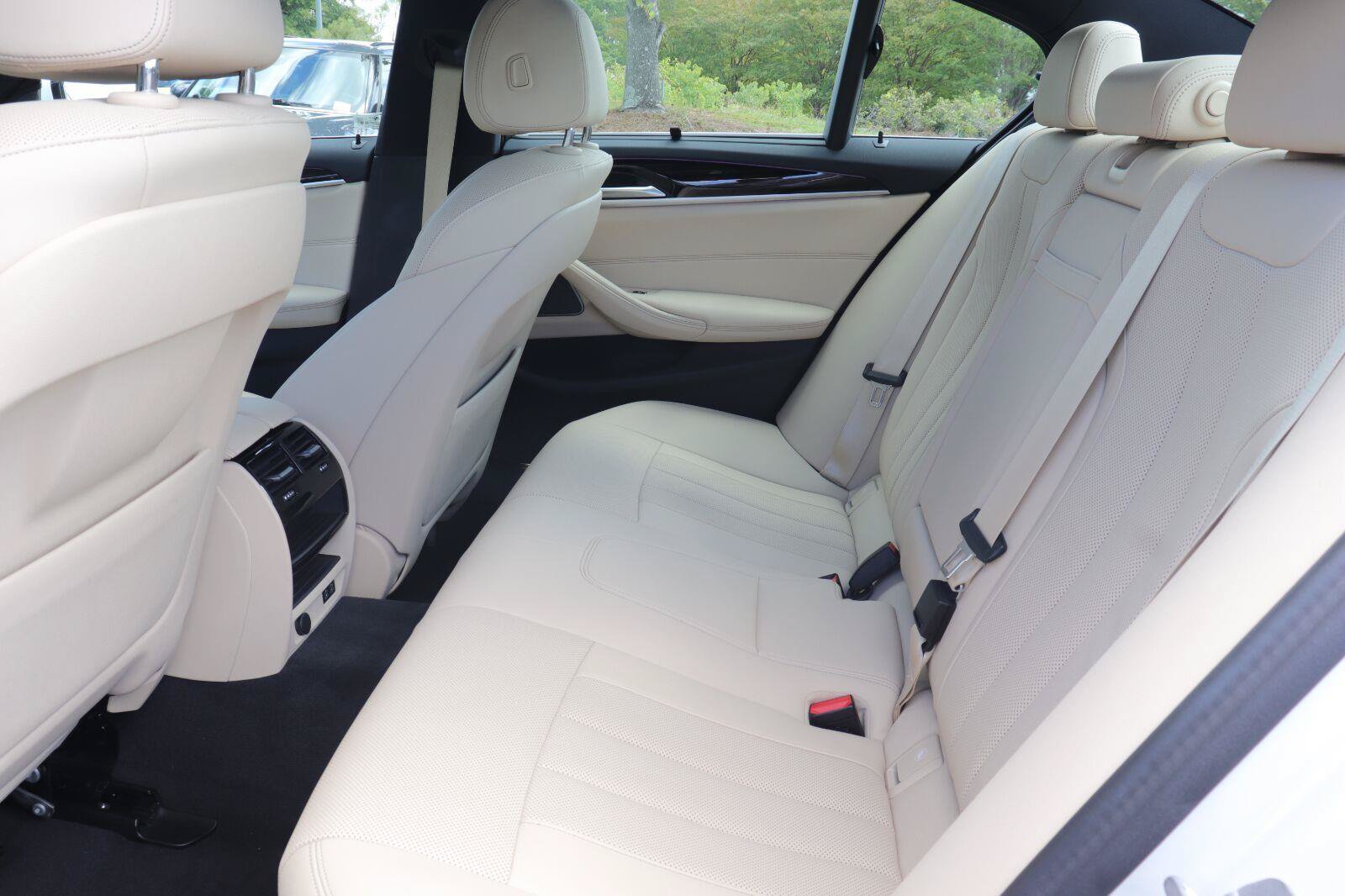 Used 2023 BMW 540i w/ Premium Package RWD image 12