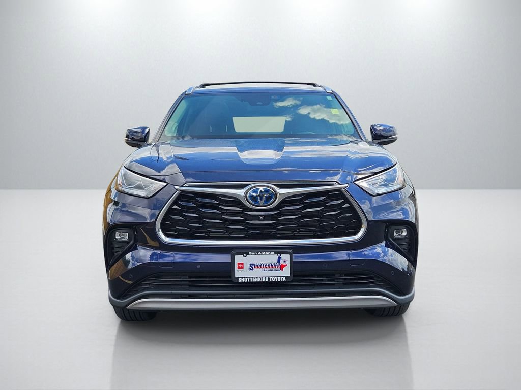 Used 2023 Toyota Highlander Platinum AWD/4WD image 2