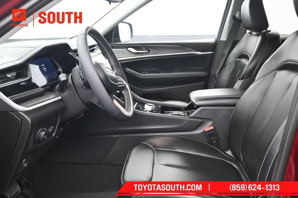 Used 2023 Jeep Grand Cherokee Limited AWD/4WD image 9