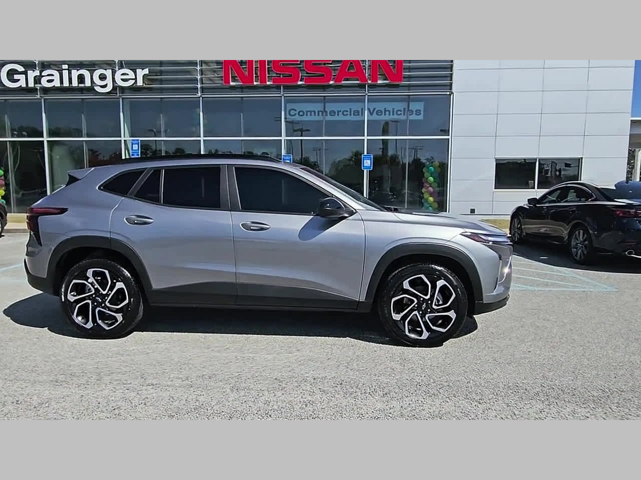 Used 2025 Chevrolet Trax RS w/ Driver Confidence Package FWD image 34