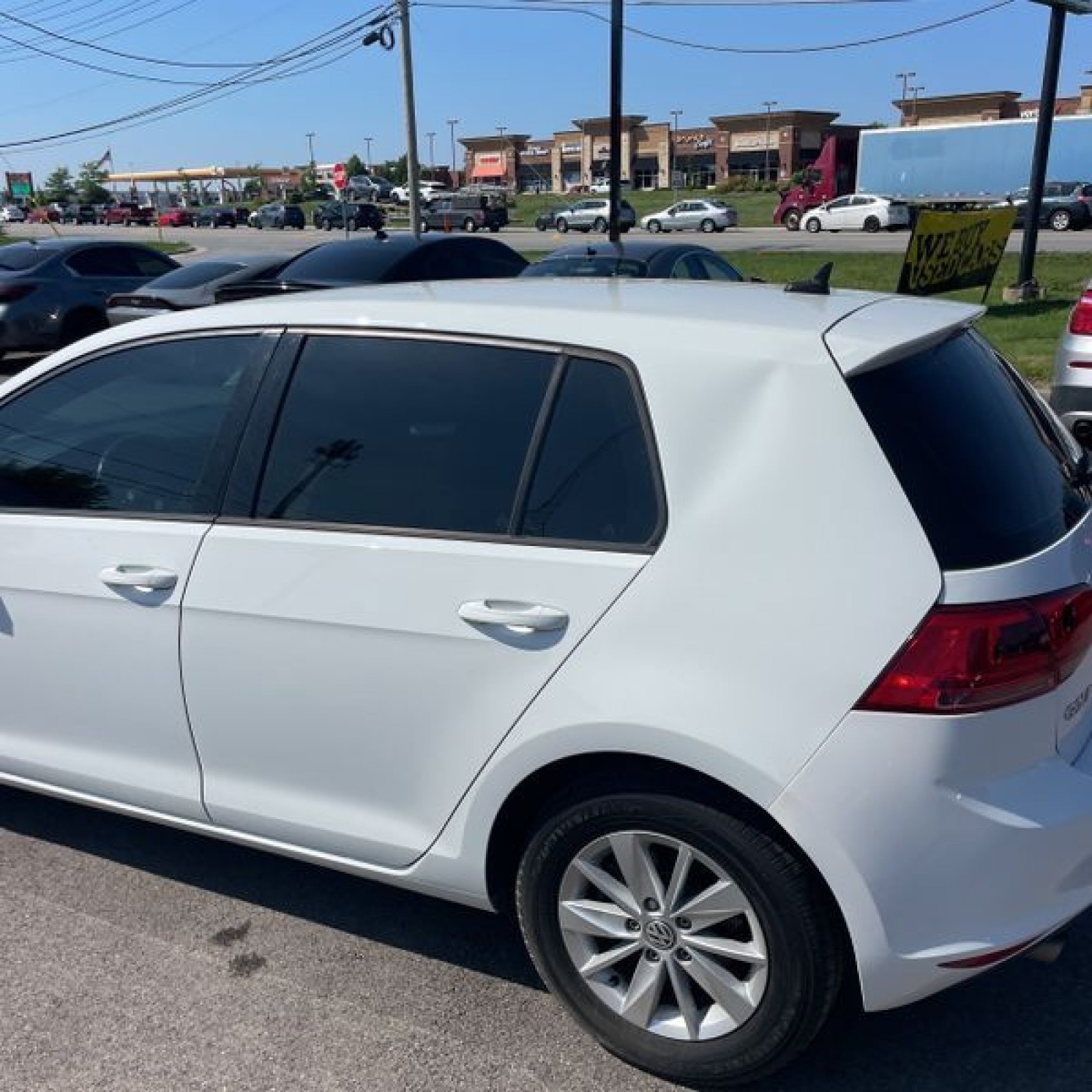 Used 2017 Volkswagen Golf S FWD image 4