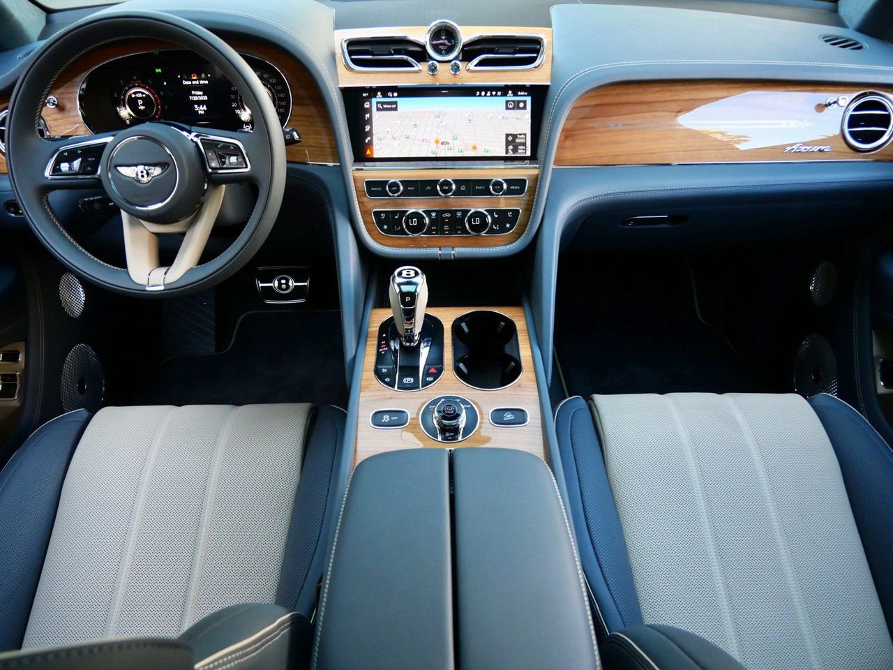 Used 2025 Bentley Bentayga image 4