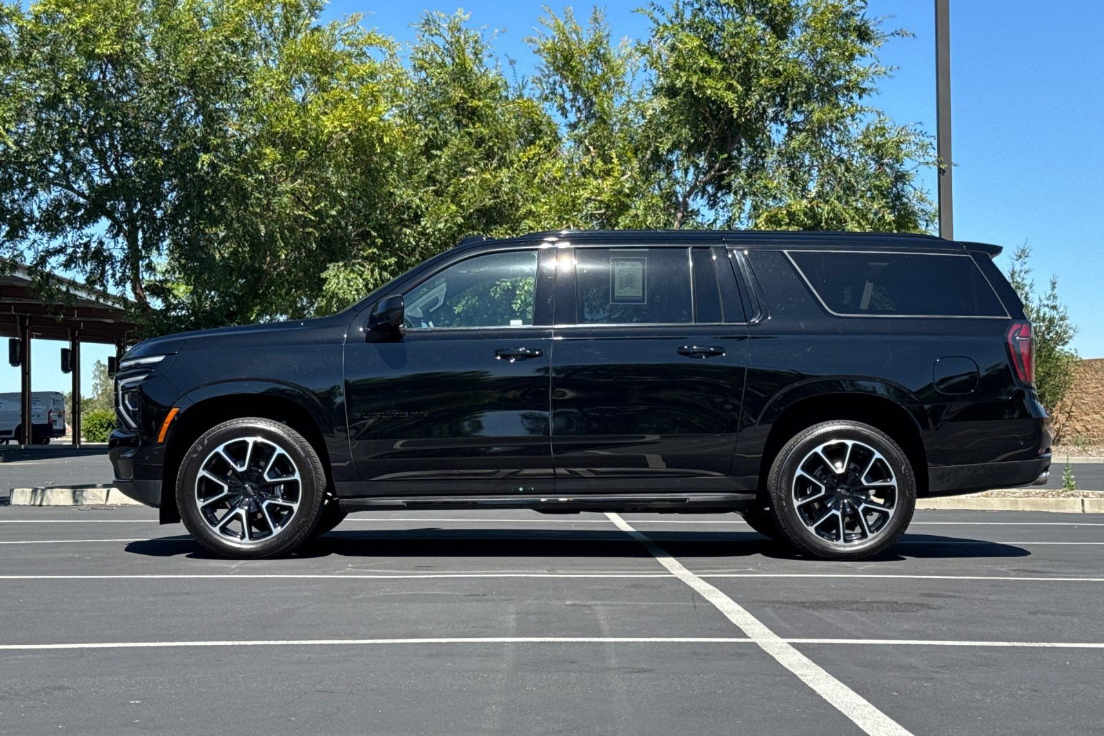 Used 2026 Chevrolet Suburban RST RWD image 14