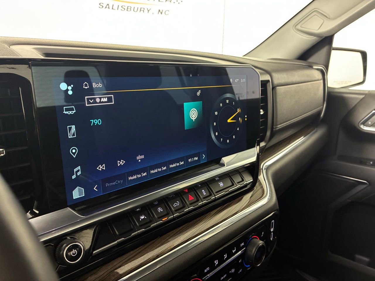 Used 2024 Chevrolet Silverado 1500 LT image 17