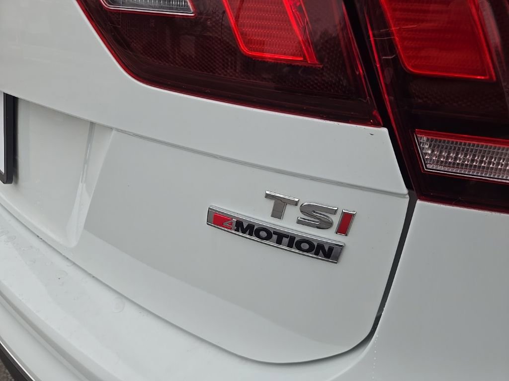 Used 2018 Volkswagen Tiguan SE w/ Panoramic Sunroof Package image 7