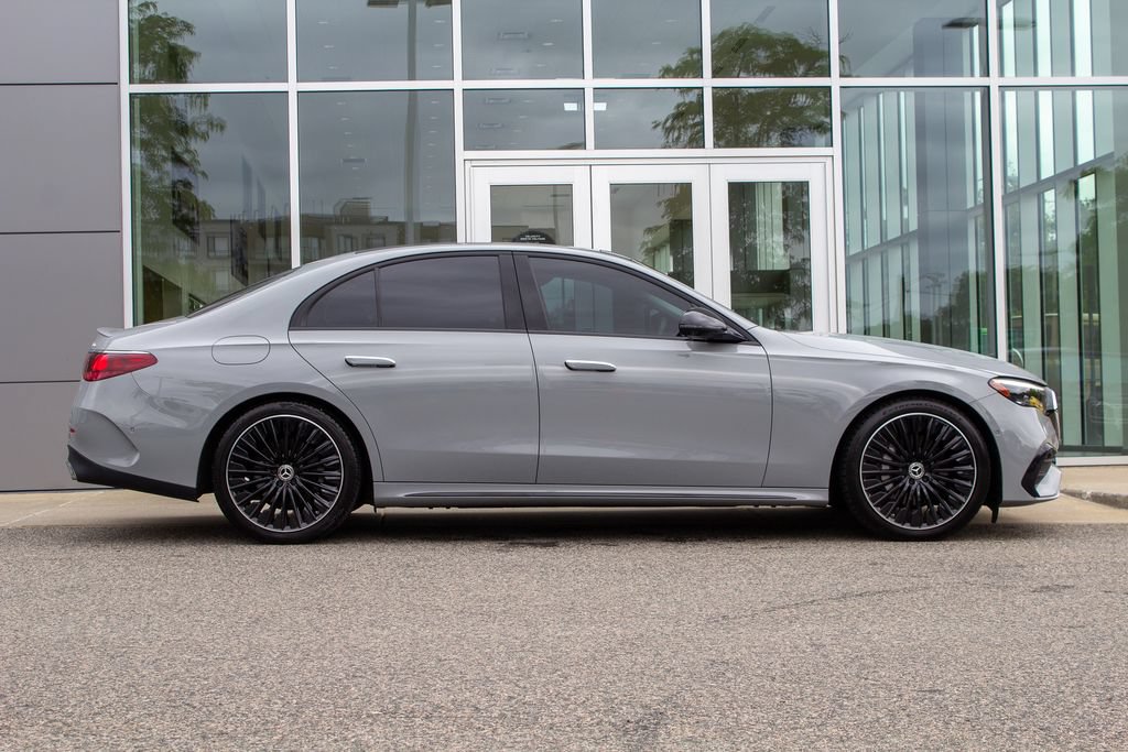 Used 2024 Mercedes-Benz E 350 4MATIC Sedan image 4