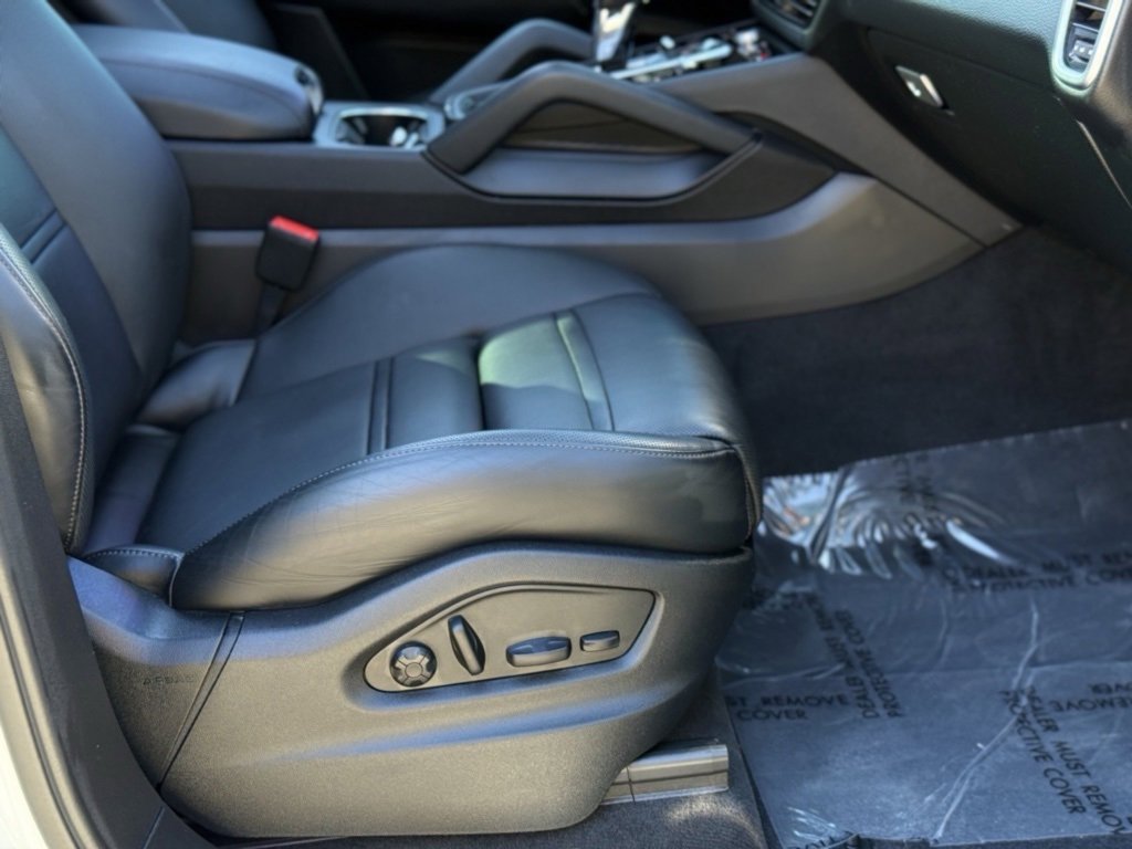Used 2023 Porsche Cayenne image 39