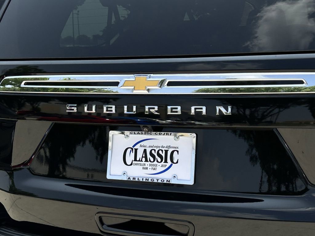 Used 2024 Chevrolet Suburban LT RWD image 8