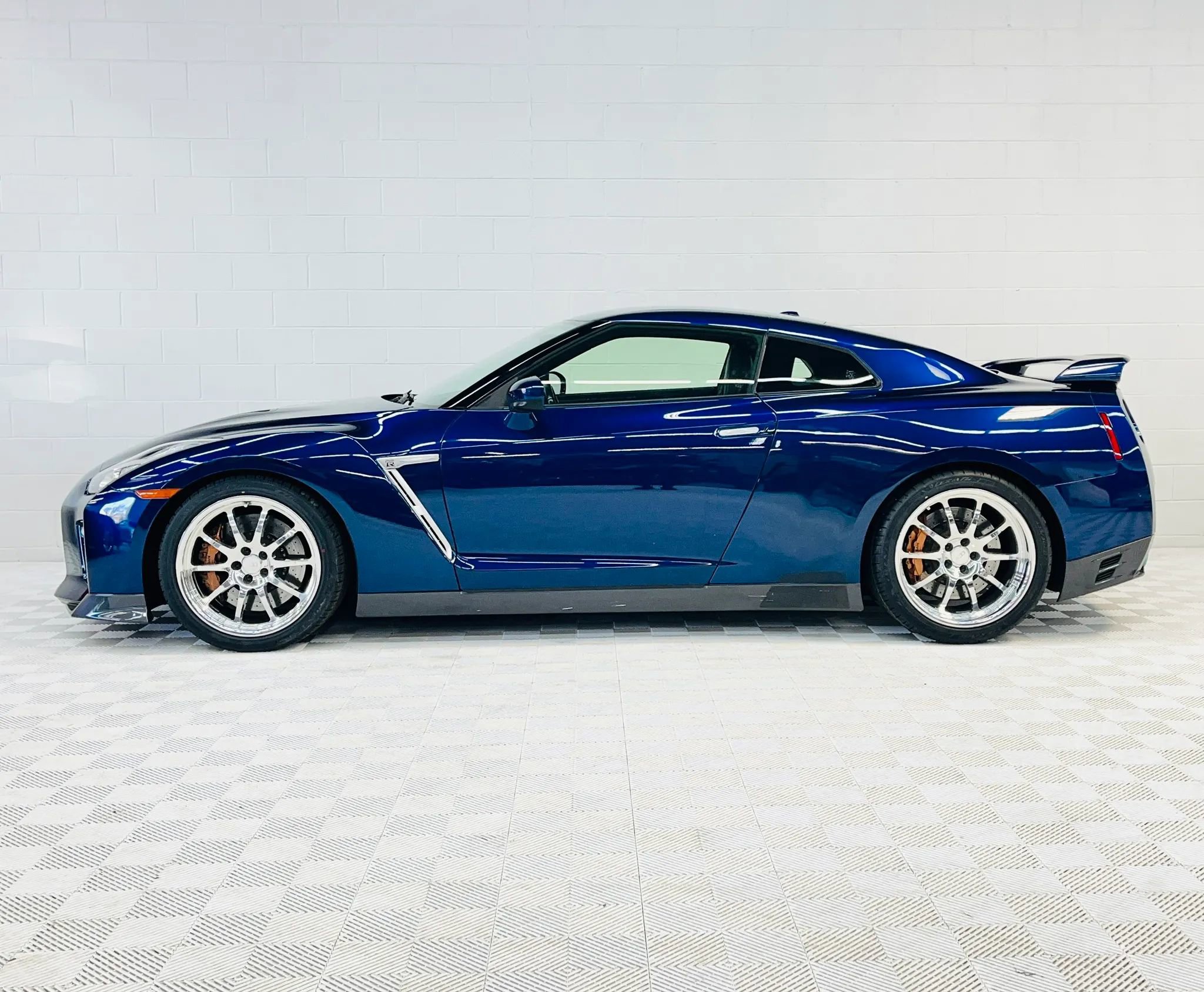 Used 2015 Nissan GT-R Premium image 1