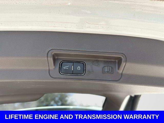 Used 2022 Ford Explorer Platinum w/ Equipment Group 601A AWD/4WD image 13