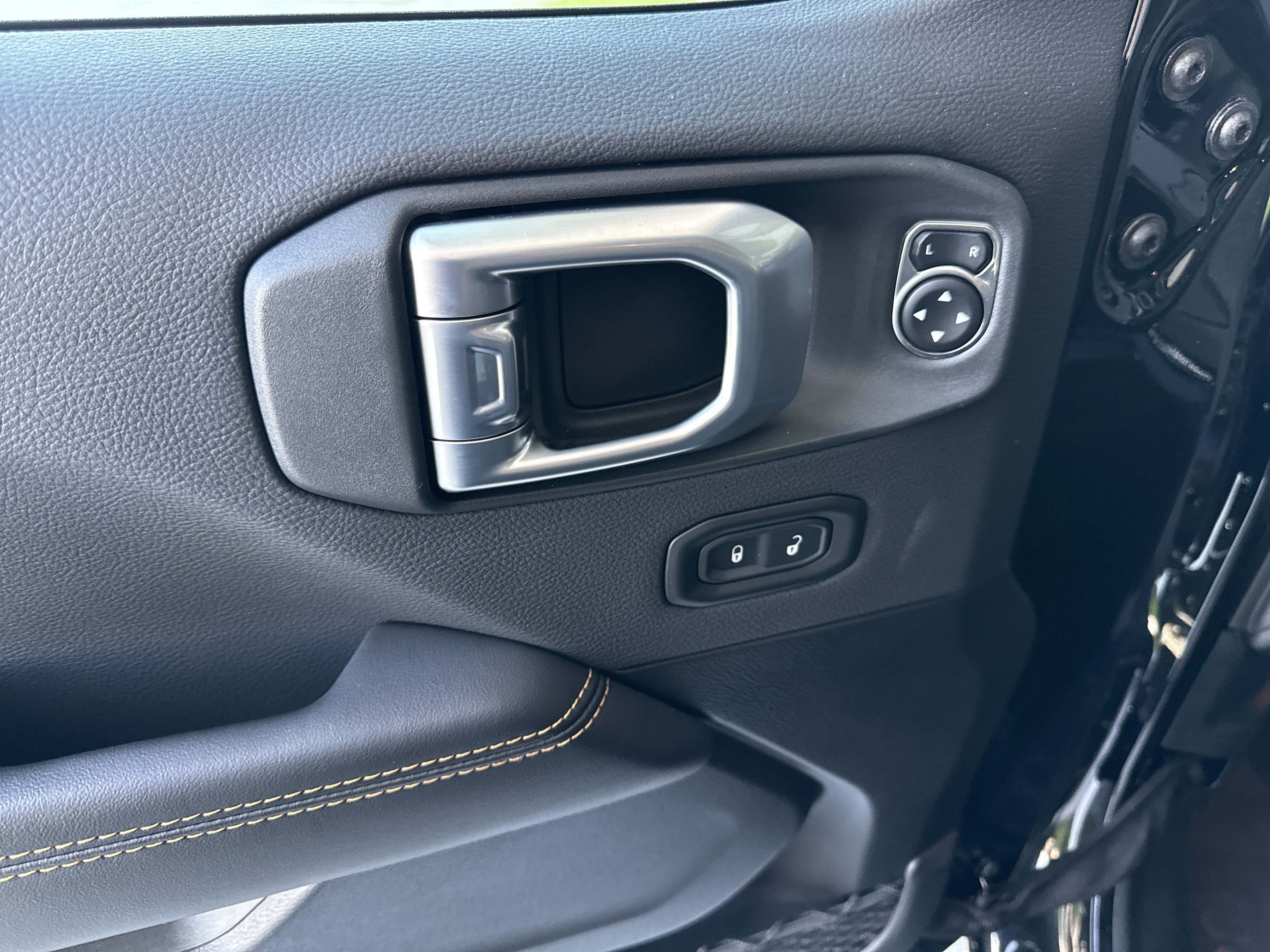 Used 2026 Jeep Gladiator Sport AWD/4WD image 15
