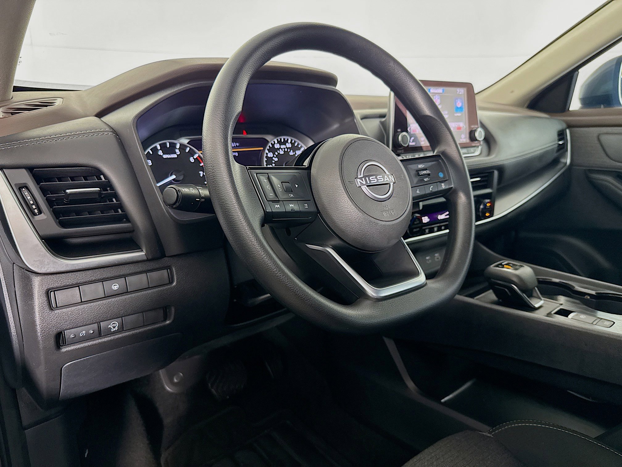 Used 2023 Nissan Rogue SV FWD image 22