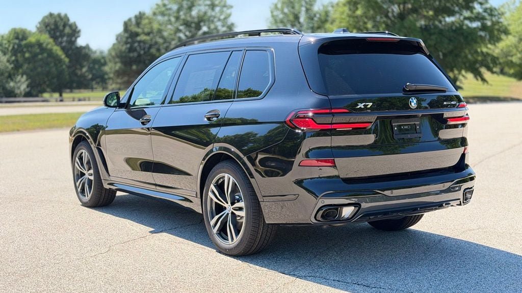 New 2027 BMW X7 xDrive40i w/ M Sport Package AWD/4WD image 4