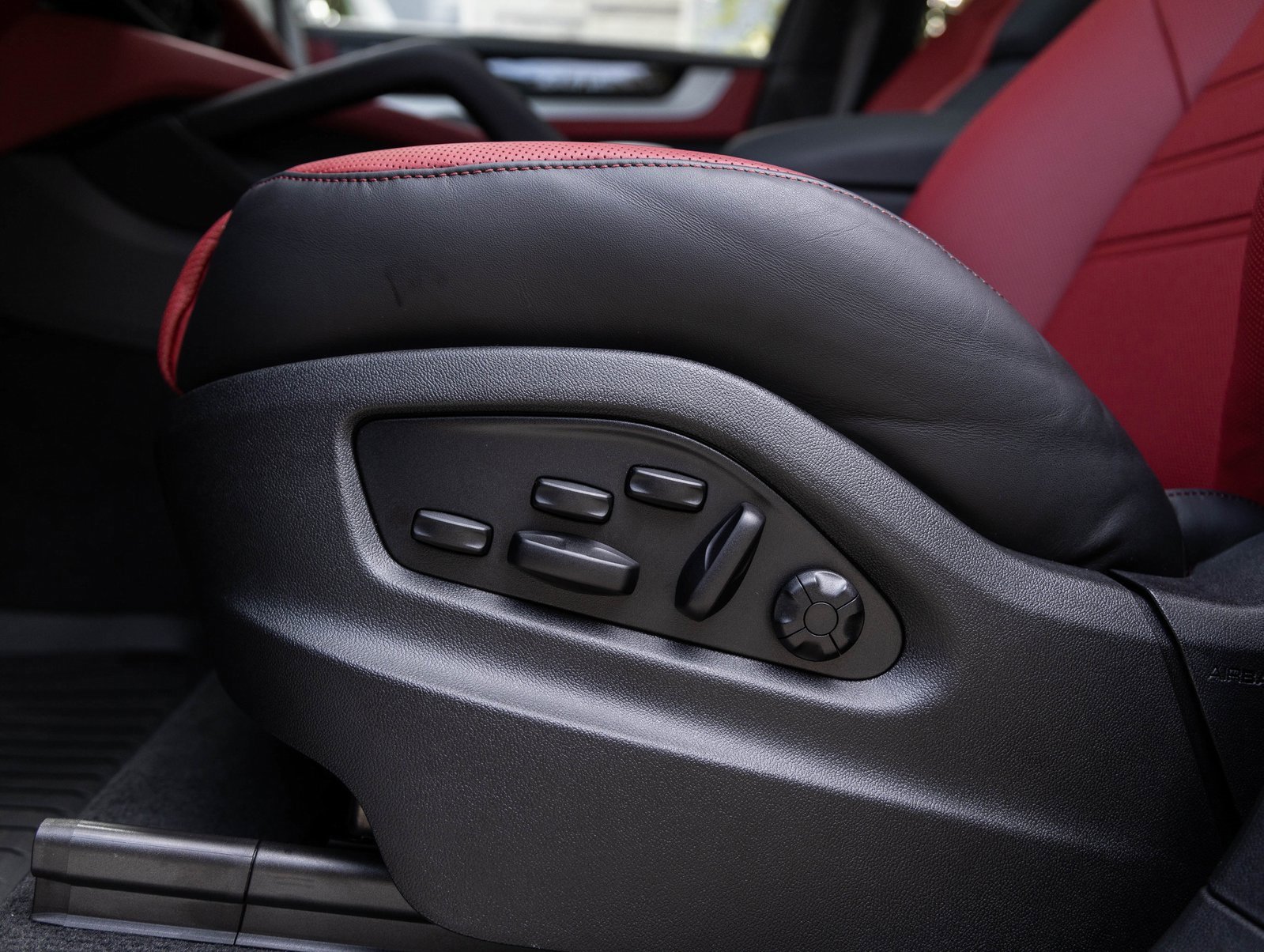 New 2026 Porsche Cayenne S image 23