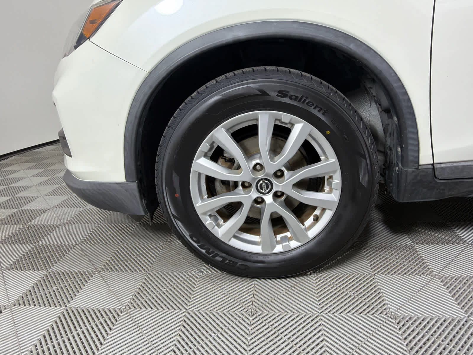 Used 2018 Nissan Rogue SV FWD image 10