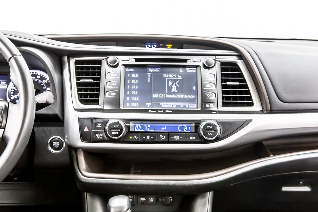 Used 2019 Toyota Highlander XLE AWD/4WD image 18