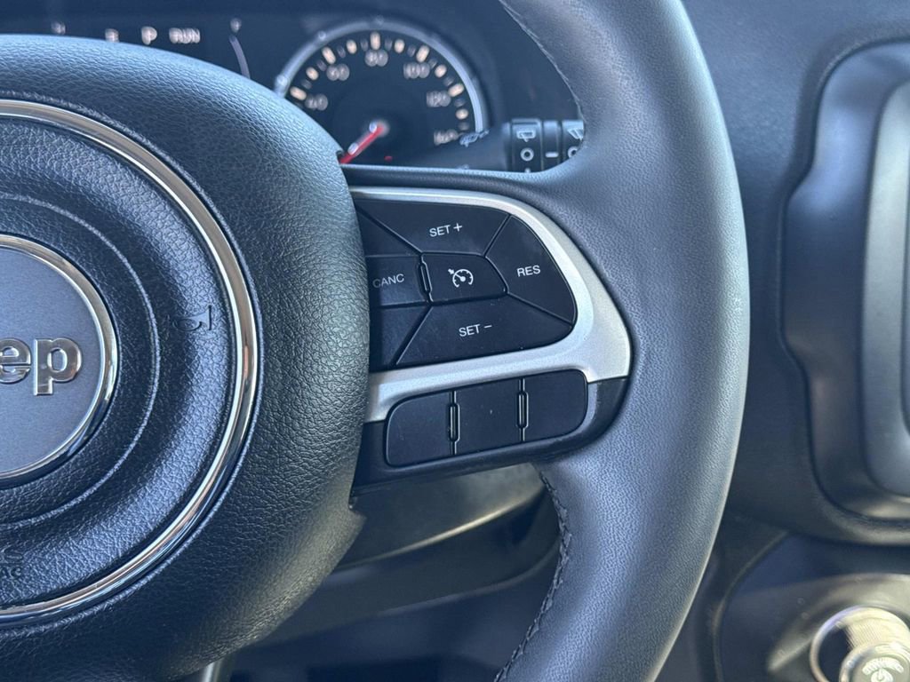 Used 2018 Jeep Renegade Latitude w/ Popular Equipment Group image 30