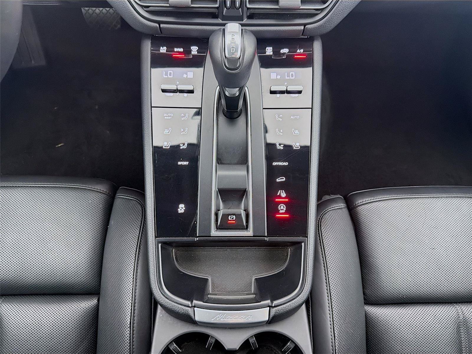 Certified 2023 Porsche Macan Turbo AWD/4WD image 19