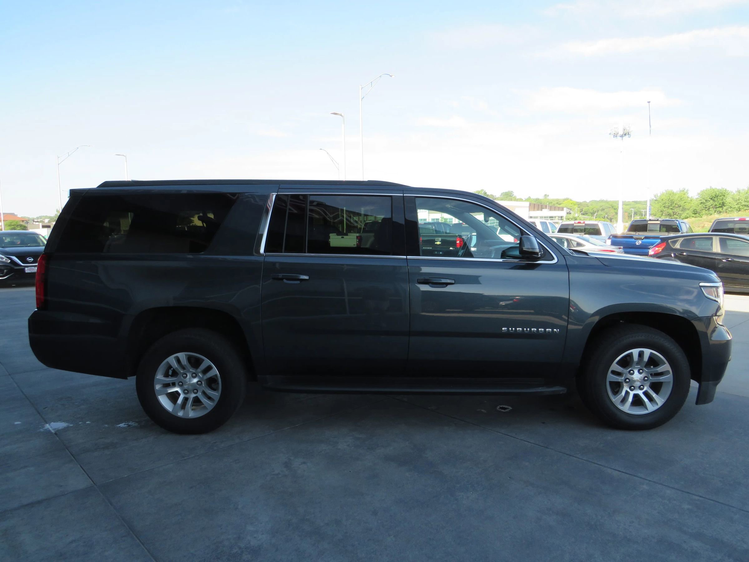 Used 2020 Chevrolet Suburban LT AWD/4WD image 8