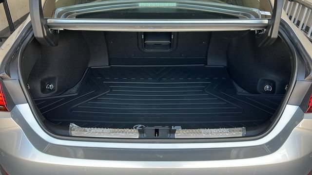 Used 2025 Lexus ES 300h w/ Premium Package FWD image 23