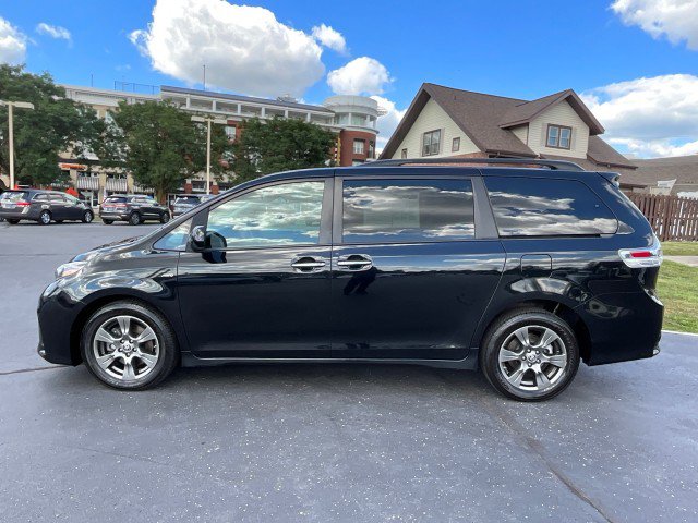 Used 2020 Toyota Sienna SE image 4
