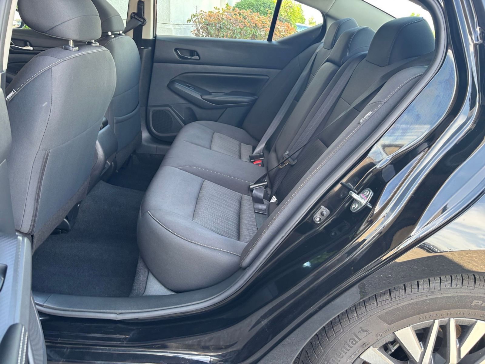 Used 2025 Nissan Altima 2.5 SV FWD image 38