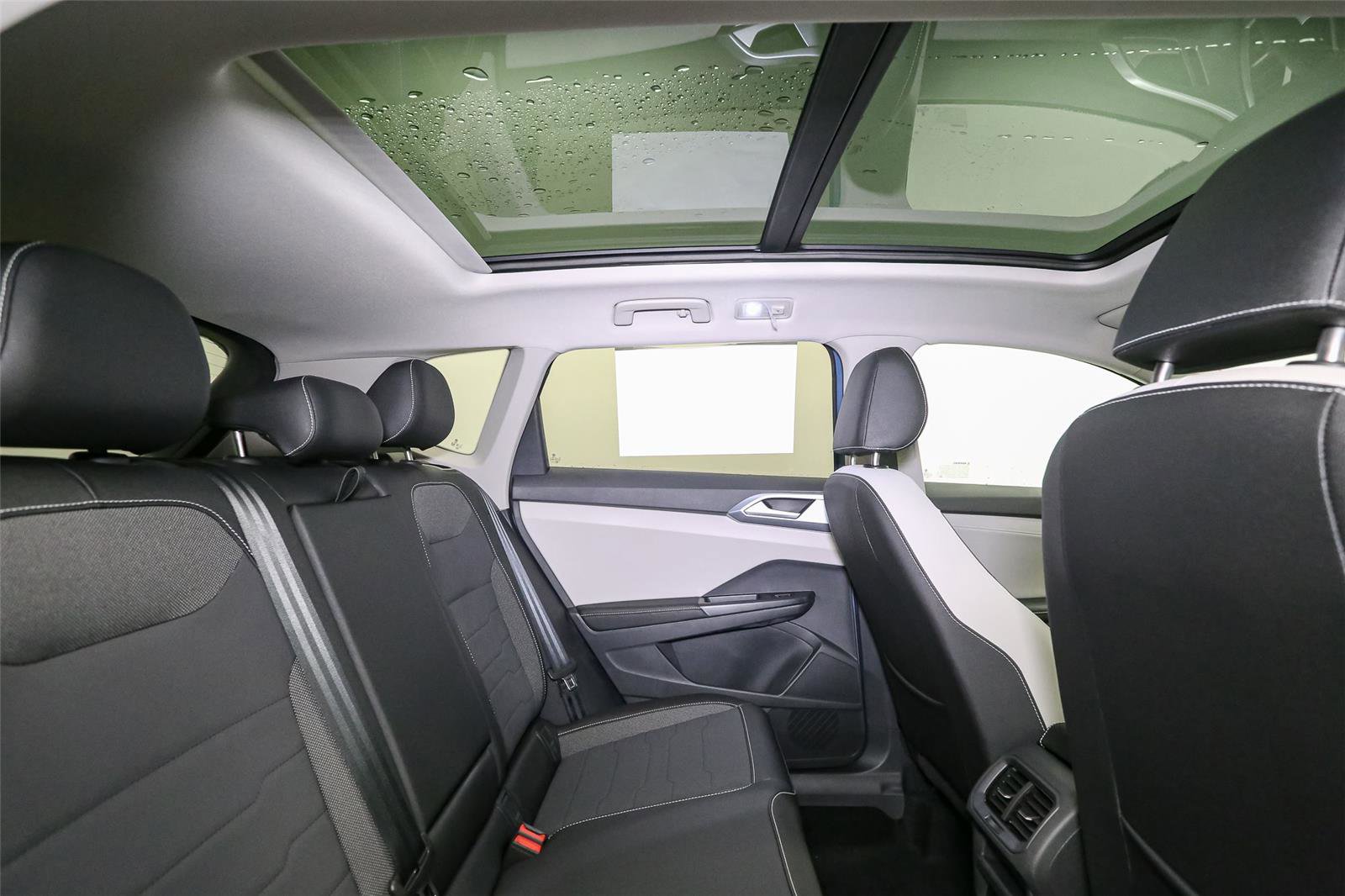 New 2025 Volkswagen Taos SE image 17