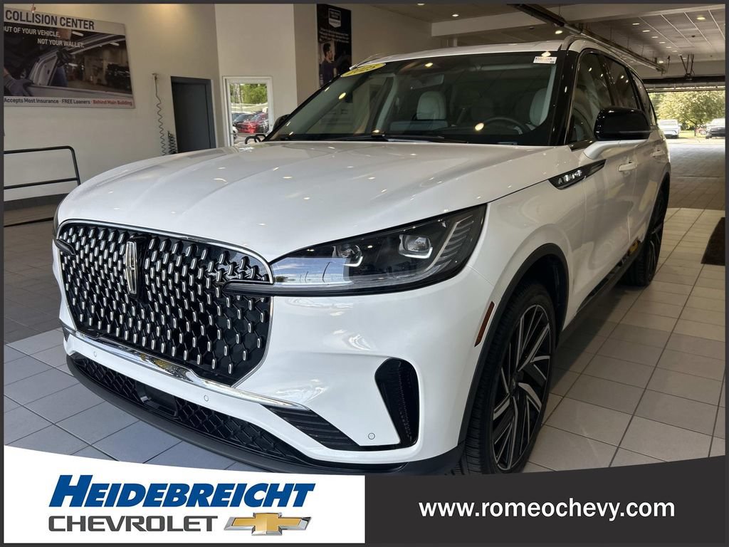 Used 2025 Lincoln Aviator Reserve w/ Equipment Group 201A AWD/4WD image 6