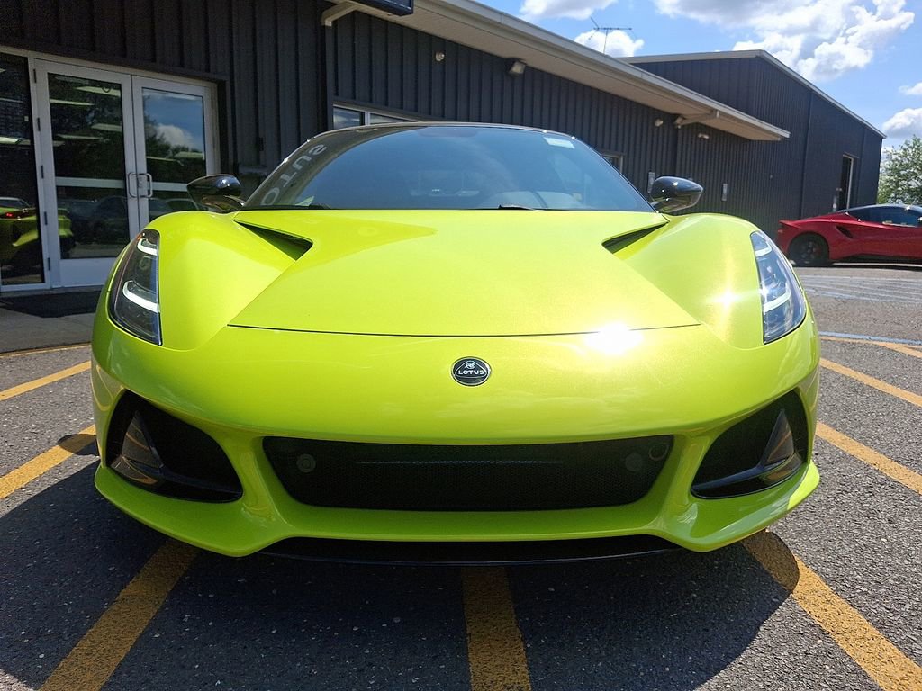 Used 2025 Lotus Emira RWD image 8