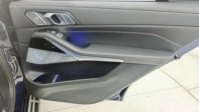 Used 2024 BMW X7 xDrive40i w/ Executive Package image 28