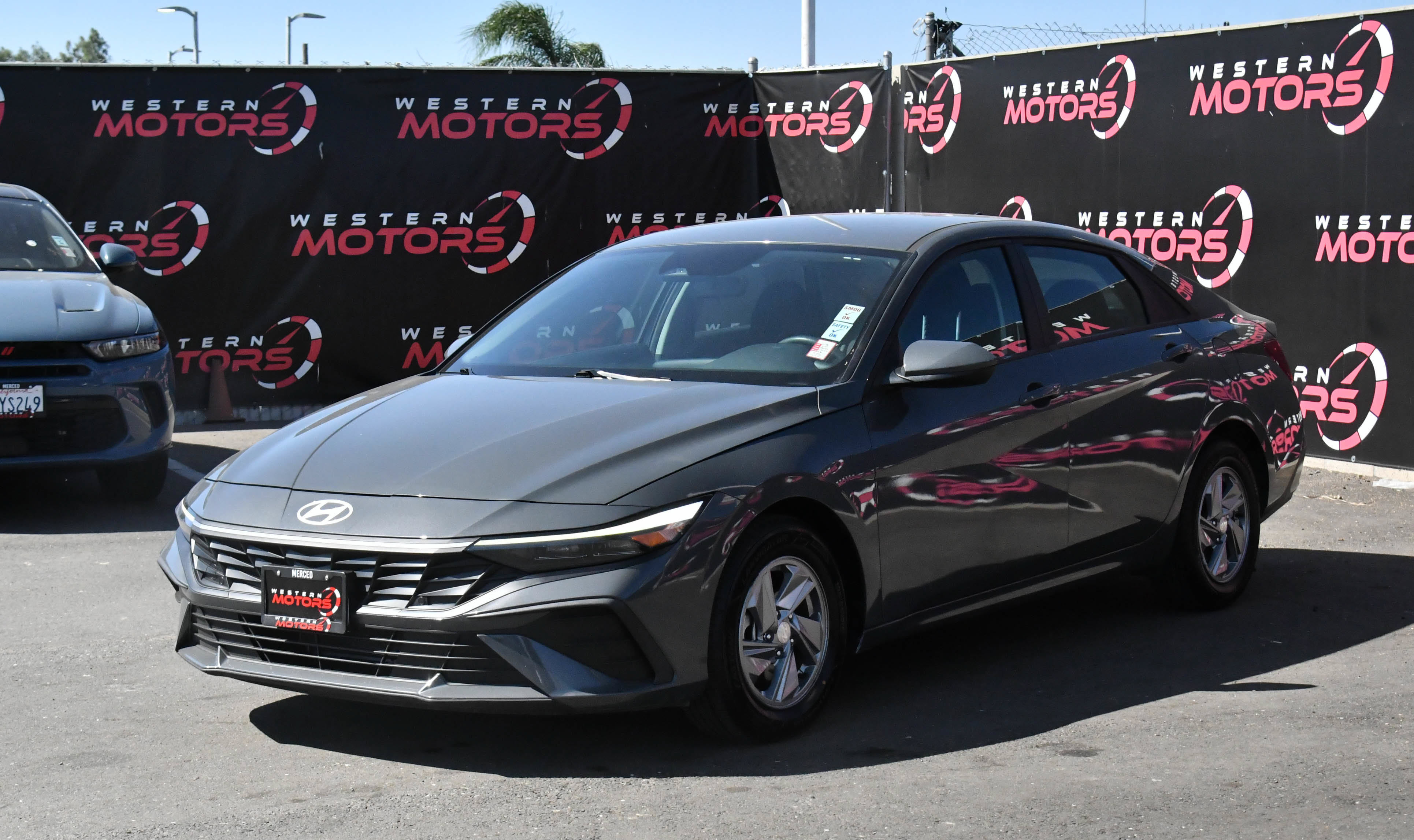 Used 2024 Hyundai Elantra SE FWD image 3