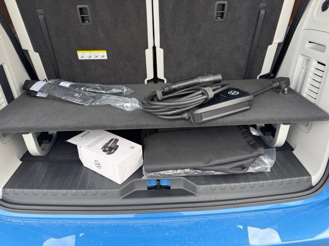 Used 2025 Volkswagen ID. Buzz 1st Edition RWD image 5