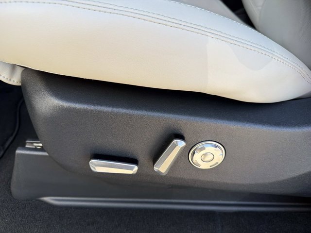 New 2026 Lincoln Navigator L Reserve AWD/4WD image 12