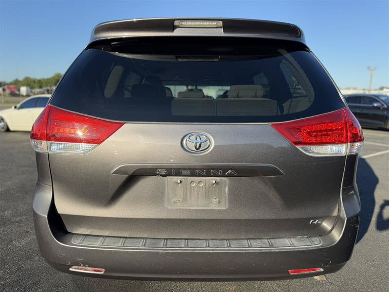 Used 2014 Toyota Sienna LE FWD image 4