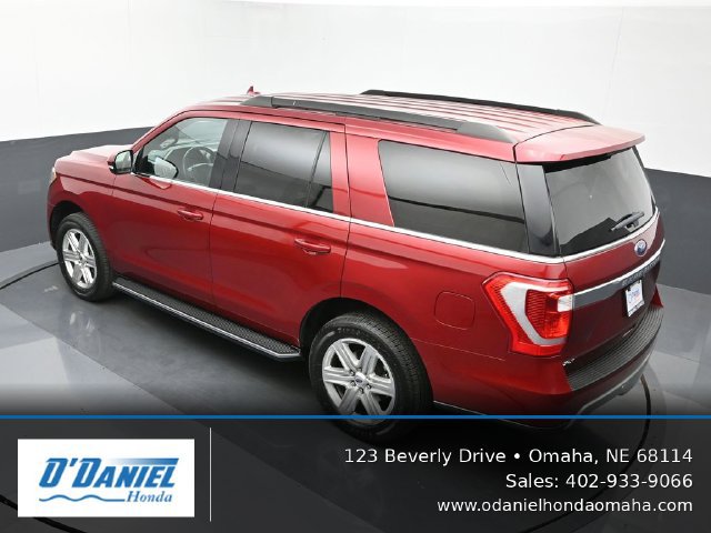Used 2019 Ford Expedition XLT w/ Equipment Group 202A AWD/4WD image 16