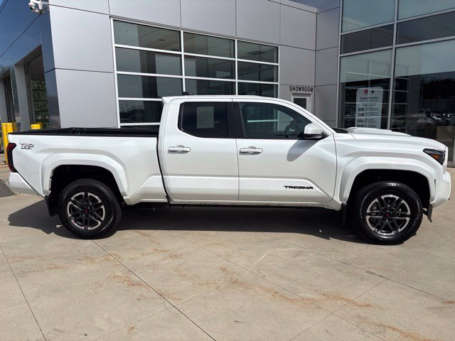 Used 2025 Toyota Tacoma TRD Sport AWD/4WD image 8