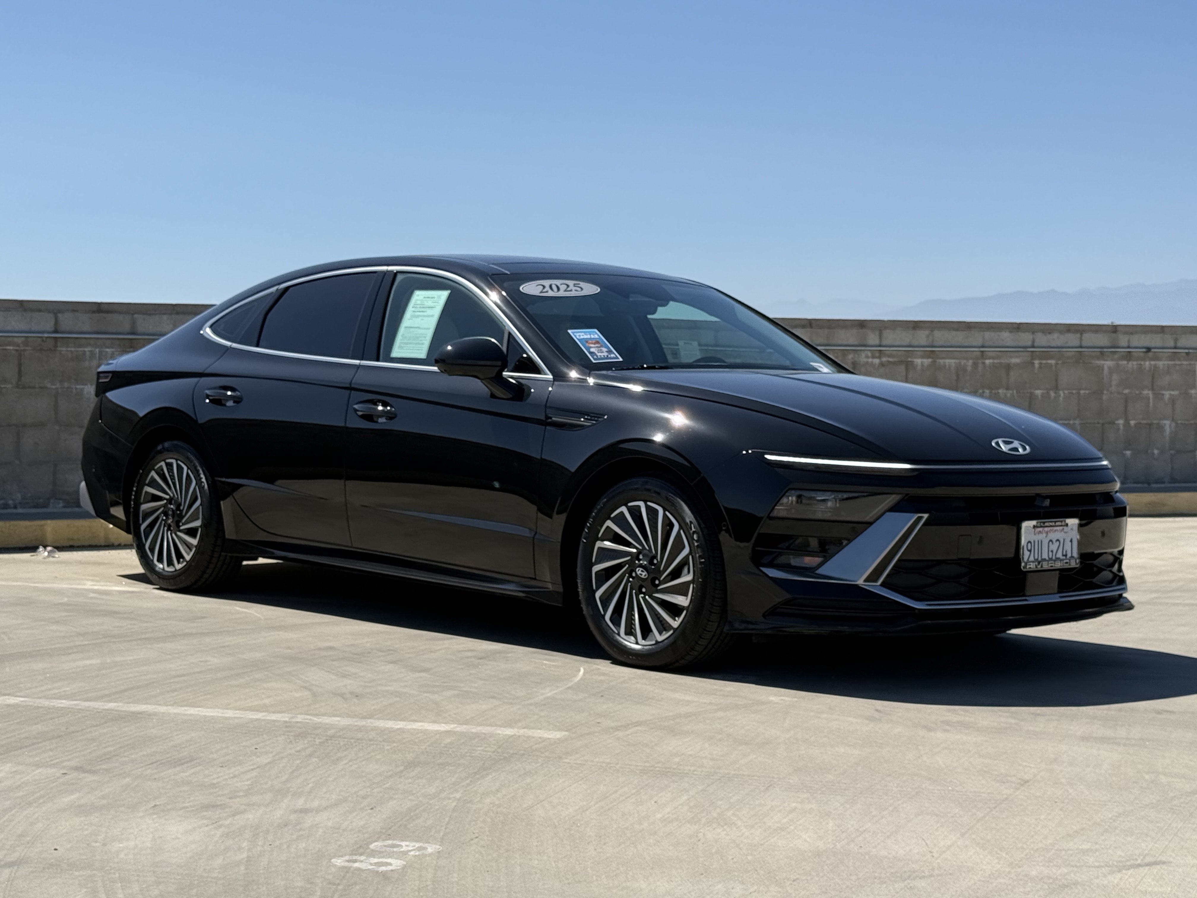 Used 2025 Hyundai Sonata Limited FWD image 2