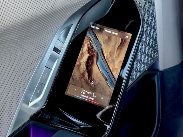 Used 2025 BMW 760i xDrive w/ Executive Package image 39