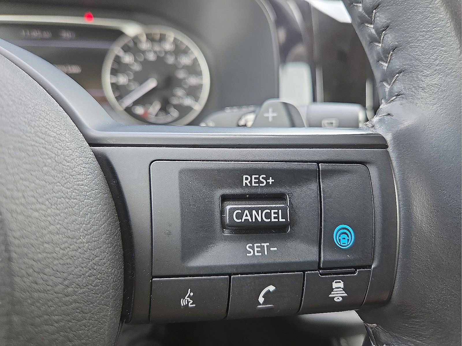 Used 2025 Nissan Pathfinder SV AWD/4WD image 19