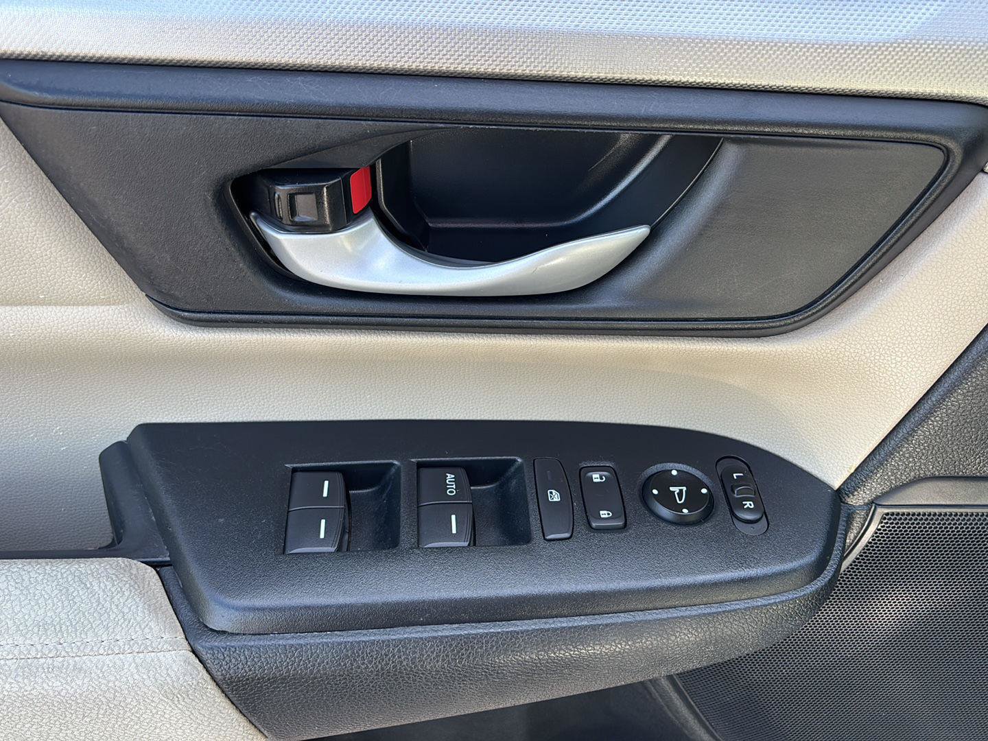 Used 2018 Honda CR-V LX image 24