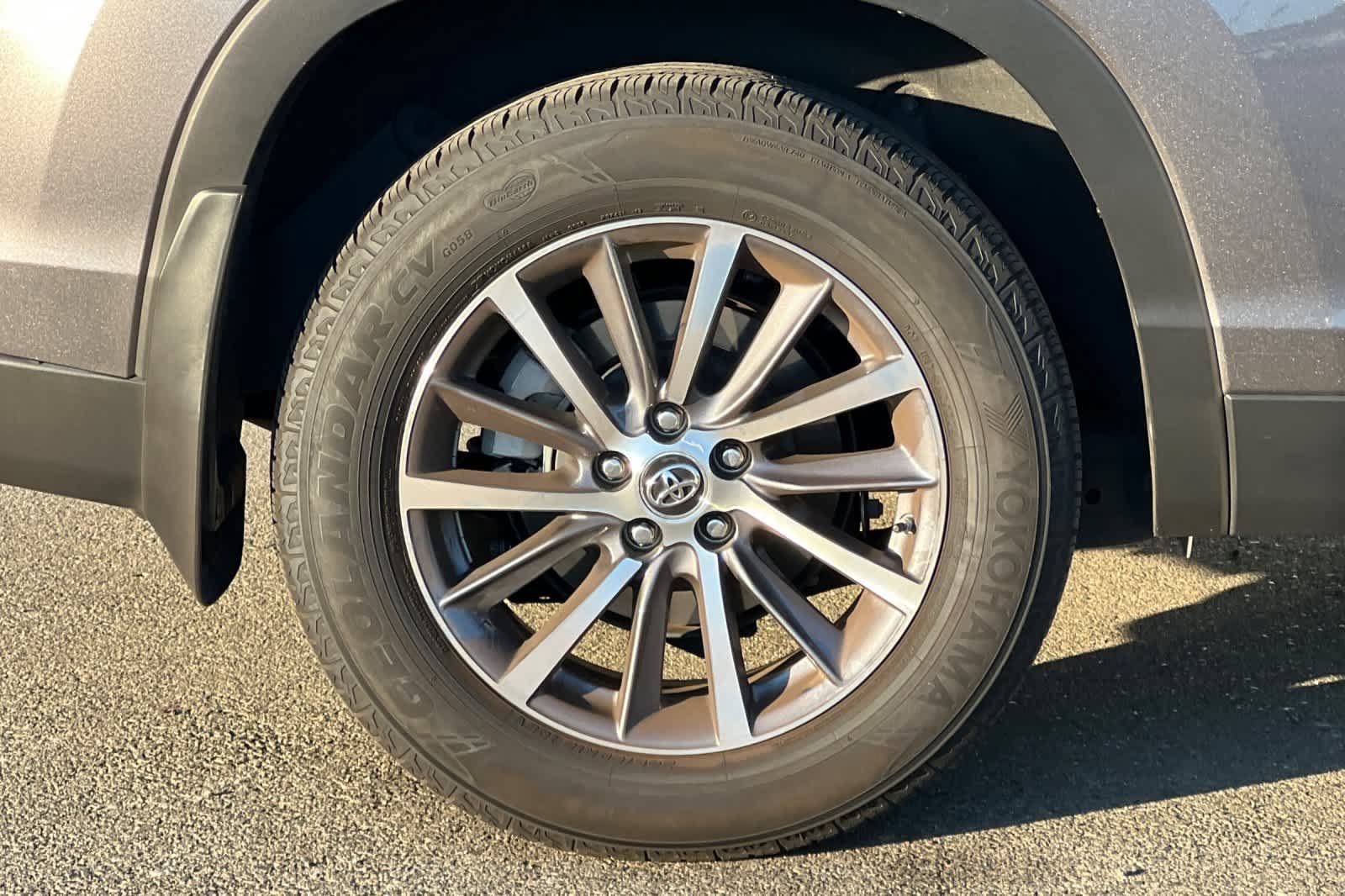 Used 2019 Toyota Highlander XLE AWD/4WD image 20
